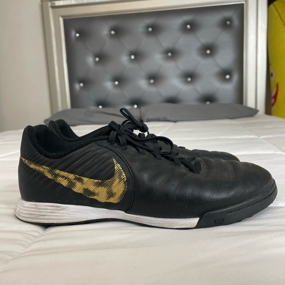 Im selling my indoor cleats  they are comfortable and well taken care . - Picture 2 of 6